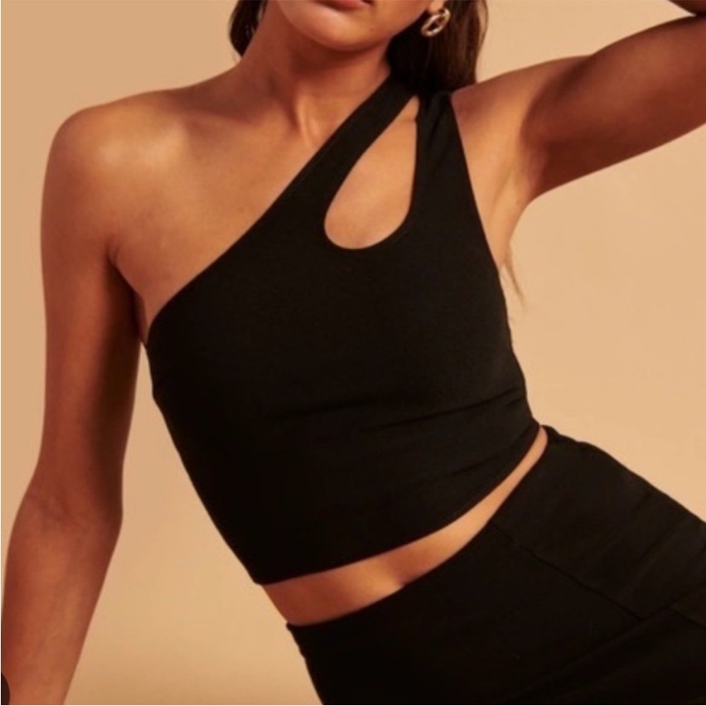 Abercrombie & Fitch // Asymmetrical One-Shoulder Cutout Top // Size M